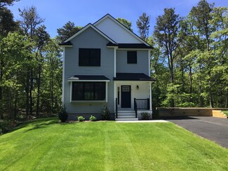3 Mark Ln, Harwich Port, MA 02646