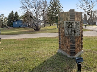 2009 Parkside Dr, Minot, ND 58701