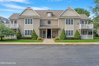 401 Mallards Pond Ln, Schenectady, NY 12303