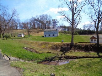 1607 Williamstown Pike, Williamstown, WV 26187