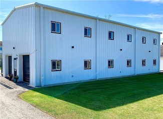 814 Curry Rd, Sutersville, PA 15083