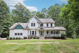 18 Black Walnut Dr, Warwick, NY 10990