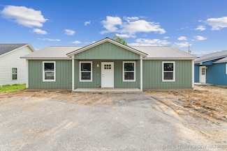 126 S Wilder St, Chouteau, OK 74337