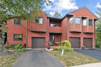 402 Clark Cir, Flemington, NJ 08822