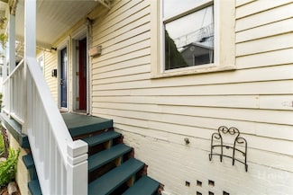 530 E Gordon Ln, Savannah, GA 31401