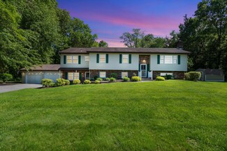 8 Anna D Ct, Hopewell Junction, NY 12533