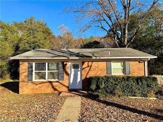 421 Sycamore Cir, Yadkinville, NC 27055