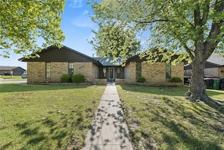 9800 Honeysuckle Rd, Oklahoma City, OK 73159
