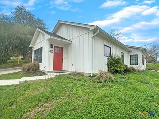 317 8th St, Shiner, TX 77984
