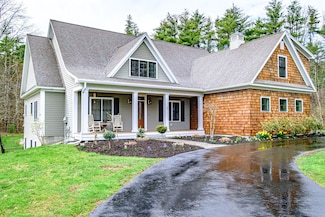 4 Parkside Way, Falmouth, ME 04105