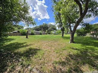 102 Leisure Dr, San Antonio, TX 78201