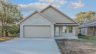 303 Carol Ave, Monette, AR 72447