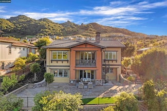 17 Wilder Rd, Orinda, CA 94563