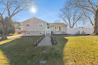 196 Coolidge St, Swansea, MA 02777