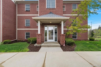 6600 Trillium Village Ln, Clarkston, MI 48346