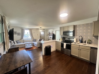 913 Morrow Rd, Nashville, TN 37209