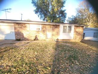 302 E Kentucky St, Windsor, MO 65360