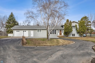 1231 50th St S, Moorhead, MN 56560