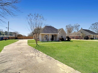 7994 Denham Chase Ave, Denham Springs, LA 70726