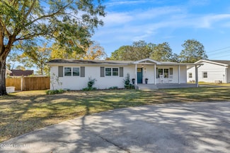 346 Green Meadows Dr, Wilmington, NC 28405