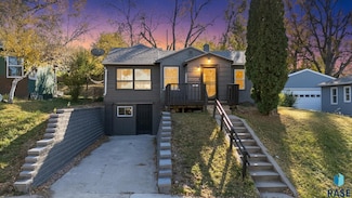 2201 W 15th St, Sioux Falls, SD 57104