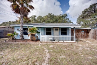 713 N Kossuth St, Rockport, TX 78382