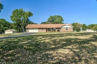 1249 Woodcrest Dr, Harrah, OK 73045