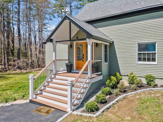 118 Governor Wentworth Hwy, Mirror Lake, NH 03853