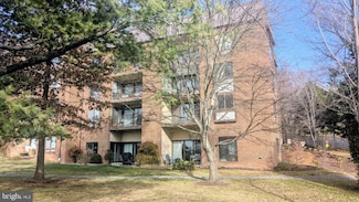 100 Roberts Ln Unit 300, Alexandria, VA 22314