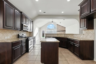 7019 Dewberry Shores Ln, Humble, TX 77396