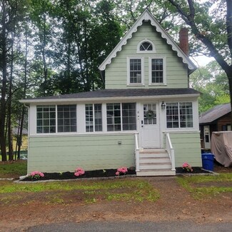 8 Hedding Ave, South Hamilton, MA 01982