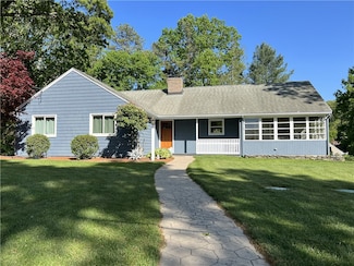 33 Rosewood Ln, Cumberland, RI 02864
