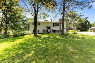 N2341 Bean City Rd, New London, WI 54961