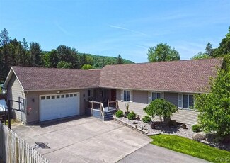 1616 Seminary St, de Ruyter, NY 13052