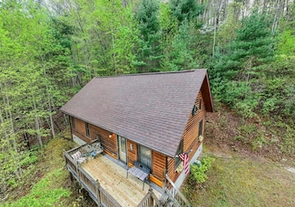 384 Snowbird Woods Rd, Robbinsville, NC 28771