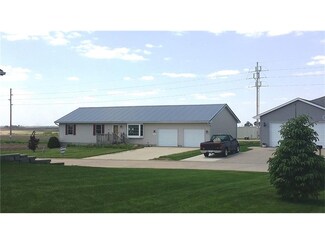 625 2nd St S, Winthrop, IA 50682
