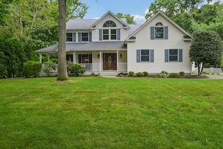 5 Aspen Cir, Saint James, NY 11780