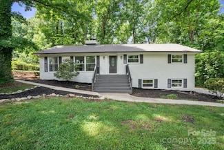 218 Kingsway Cir, Charlotte, NC 28214