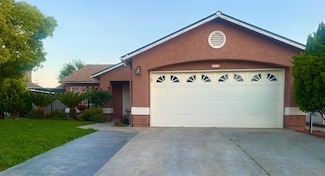 13711 E Amigo Dr, Parlier, CA 93648