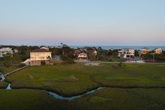31 W 9th St, Folly Beach, SC 29439