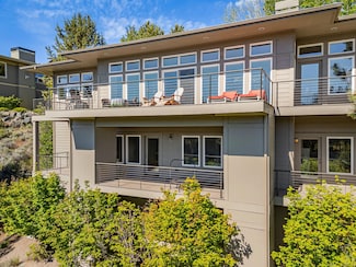 2540 NW 1st St, Bend, OR 97701