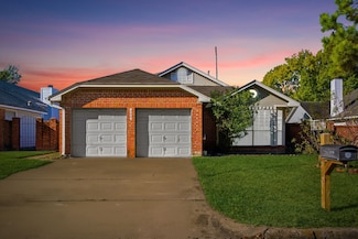 9306 Corner Oaks Ln, Houston, TX 77036