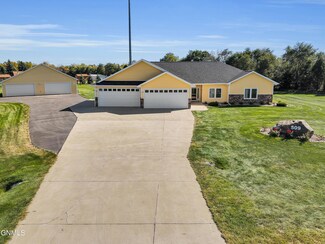 509 White Willow Cir, Bismarck, ND 58501