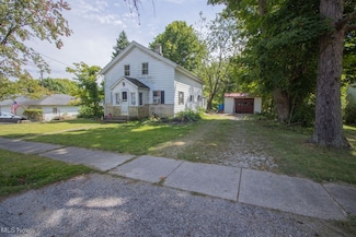13829 Carlton St, Burton, OH 44021