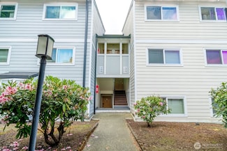 15210 Macadam Rd S Unit E204, Tukwila, WA 98188