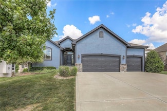 995 SW Perth Shire Dr, Lees Summit, MO 64081