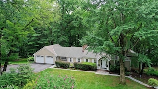 6 Longwood Rd, Morristown, NJ 07960