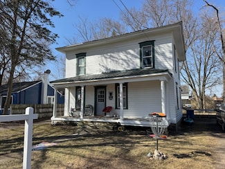 206 S Oak St, Sheridan, MI 48884