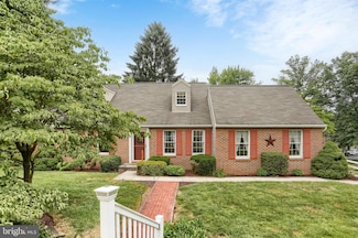 19 Paddock Ln, Camp Hill, PA 17011
