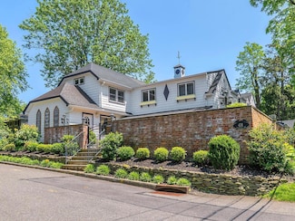 431 Carpenter Ave, Sea Cliff, NY 11579